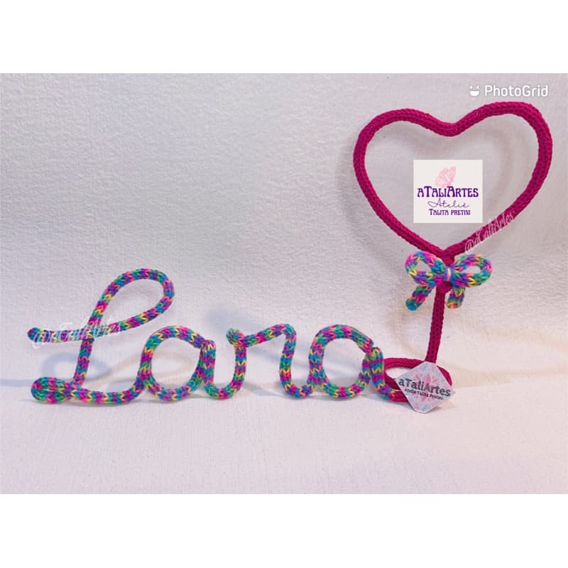 Nome personalizado em tricotin com desenho ou símbolo de profissão