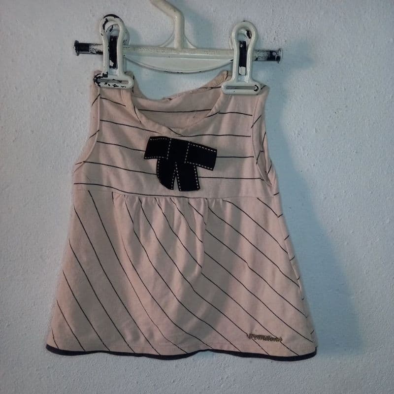 Camiseta listrada para bebê usada tamanho M