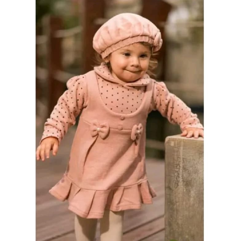 Vestido Estilo Infantil, Tipo Agasalho com Bolinhas e Boina em Tricot Básico, Moda Inverno 2023