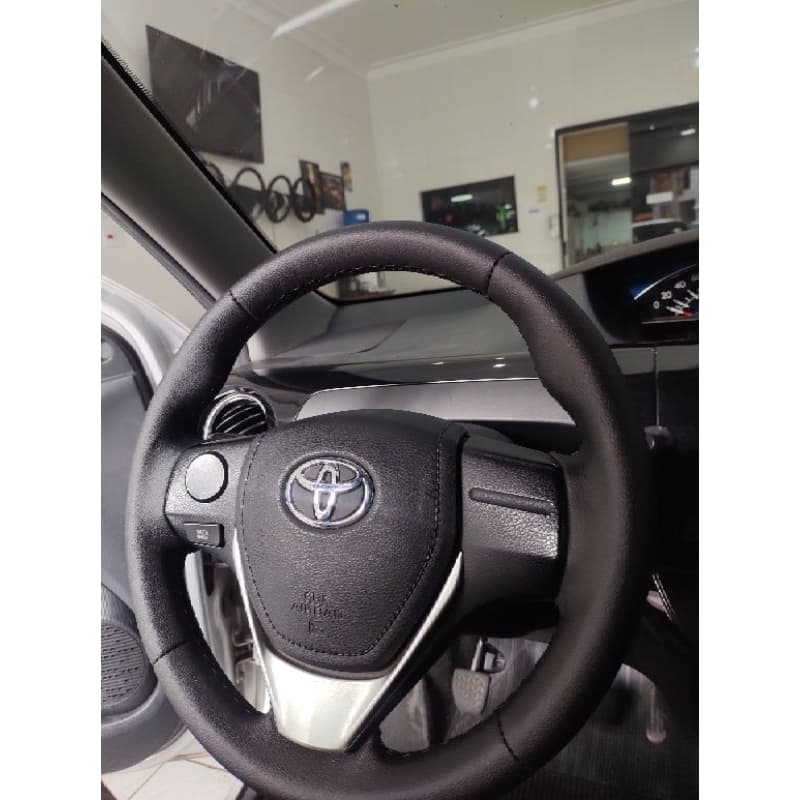 capa de volante costurada Corolla GLI de 2015 a 2019 liso preto