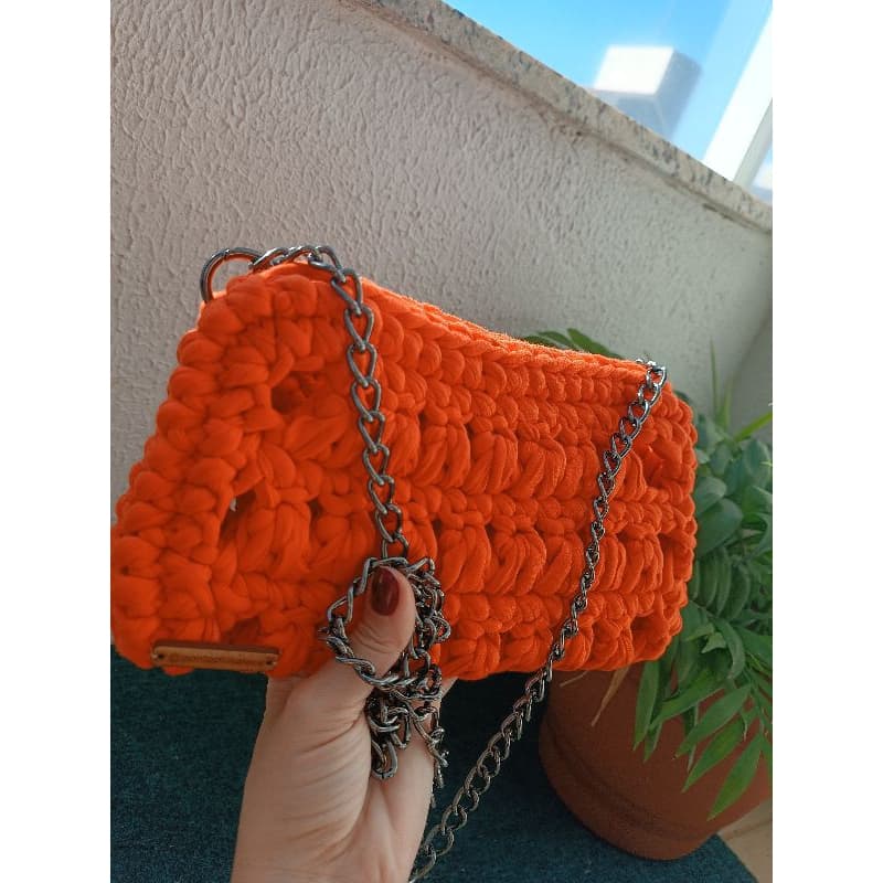 Bolsa de Crochê em Fio de Malha e Alça Tiracolo/ Carteira grande/ Bolsa de mão em crochê