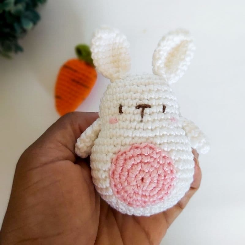 Coelhinho Oval Amigurumi chaveiro/ lembrancinha/ mobile/ brinquedo