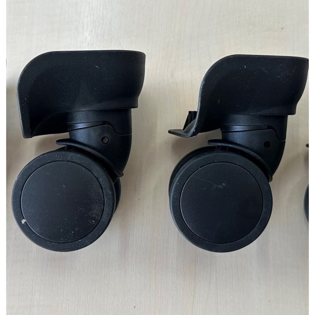 Rodinhas Duplas (par - com duas rodas) Giratórias Para Malas Com Rodas 360 Serve para todos os tamanhos de malas.