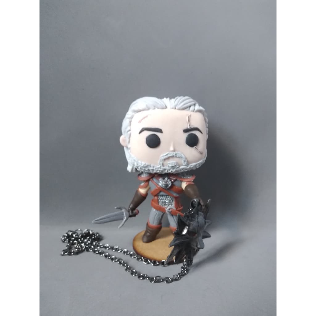 Boneco Funko The Witcher Geralt Com Colar Brinde Cabeça Lobo