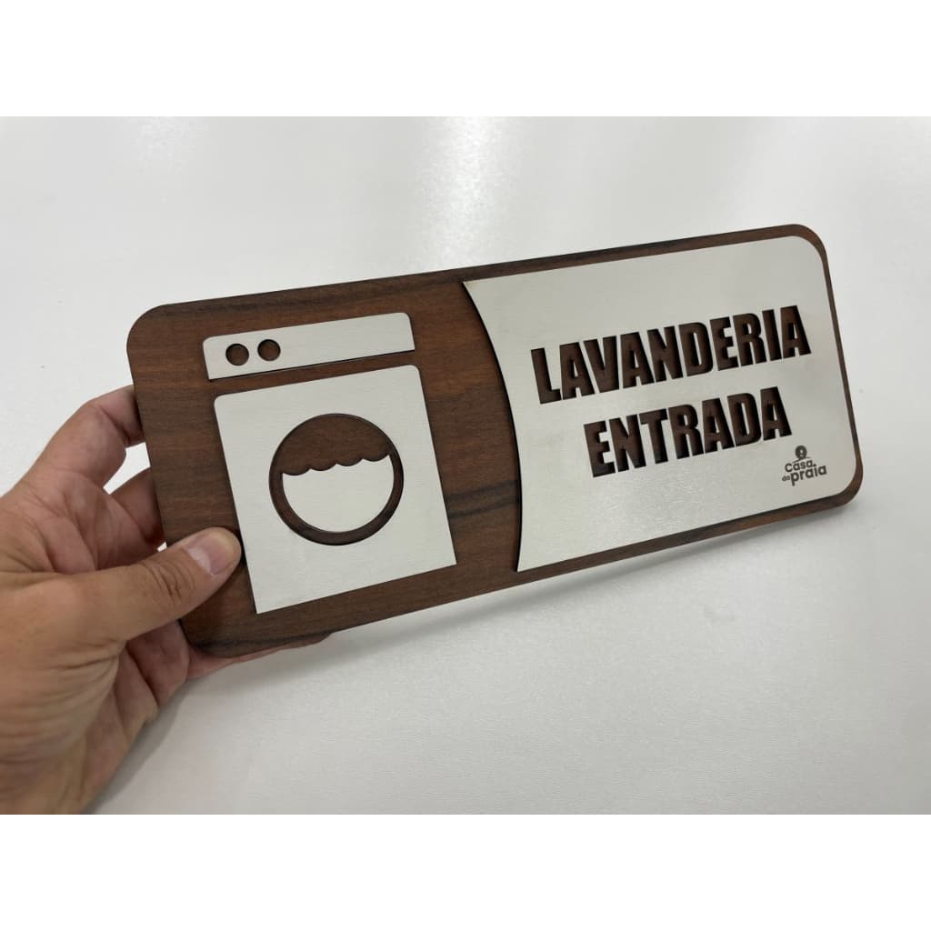 Placa De Identificação Lavandeira P ara Hotel Em Mdf Cor Madeira