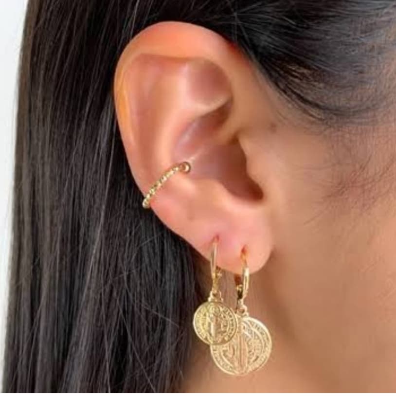 Brinco Argola Argolinha Medalha São Bento Semi Joias Folheado Ouro 18k