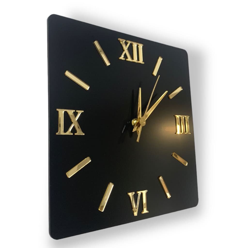 004 RELÓGIO DE PAREDE PRETO ROMANOS DOURADO QUADRADO