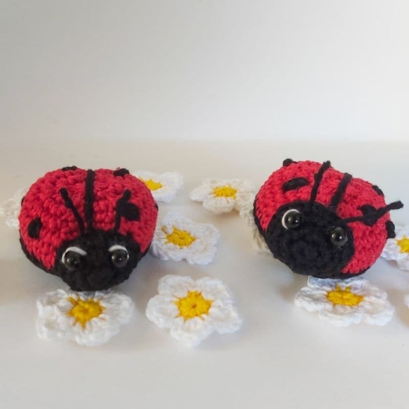 Joaninha Amigurumi em crochê/mobile/chaveiro/lembrancinha/varal/