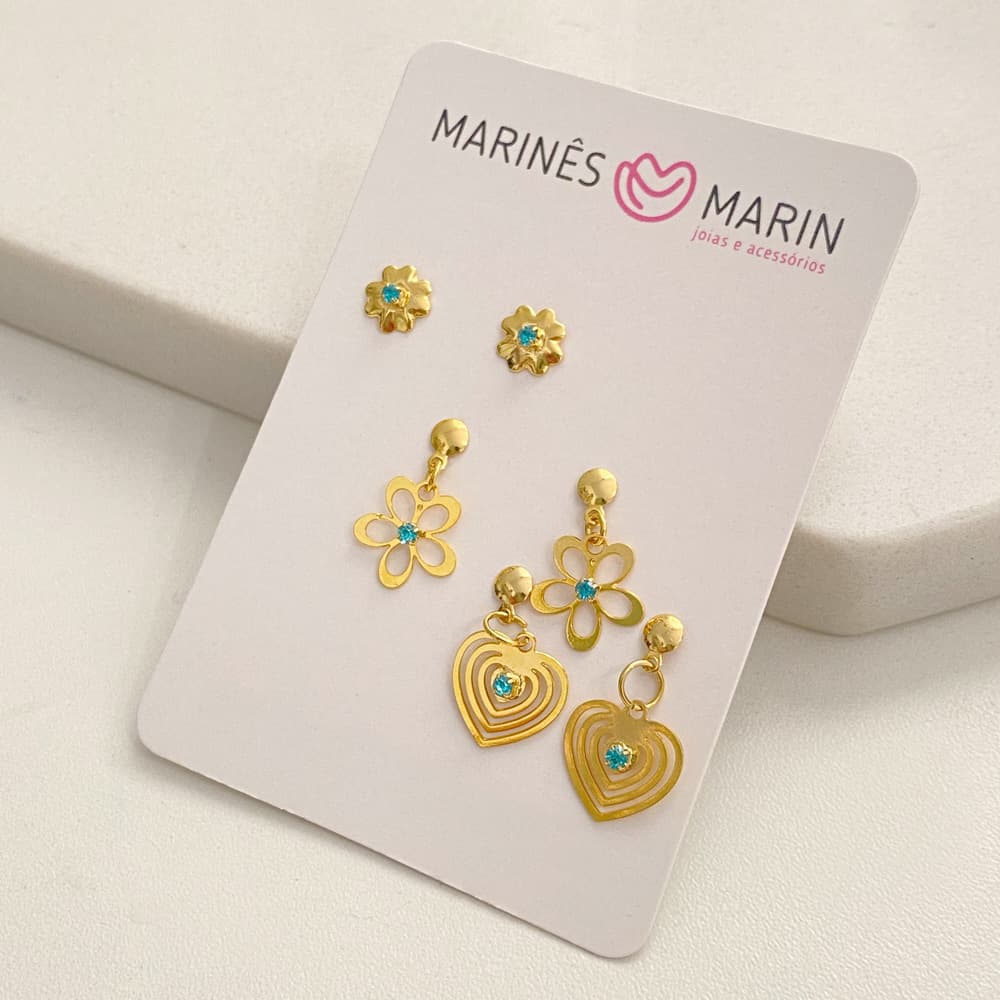 Trio de brincos de coração e flores com micro zircônia de diversas cores folheados a ouro 18k