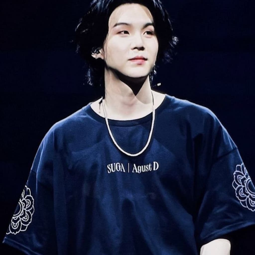 Camiseta Basica Ou OVERSIZED Suga Tour Cantor Coreano Yoongi Kpop Grupo Feminino E Masculino Em Algodão Unissex