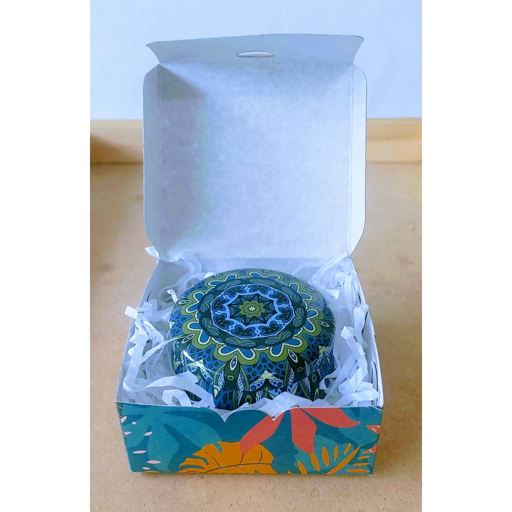 vela aromática na lata/ vela decorada/ presente / caixinha de presente com vela