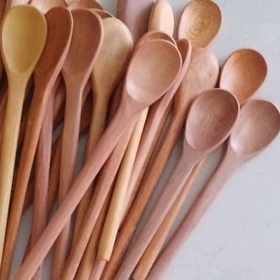 kit com 55 colheres de pau de 25 cm aproximadamente