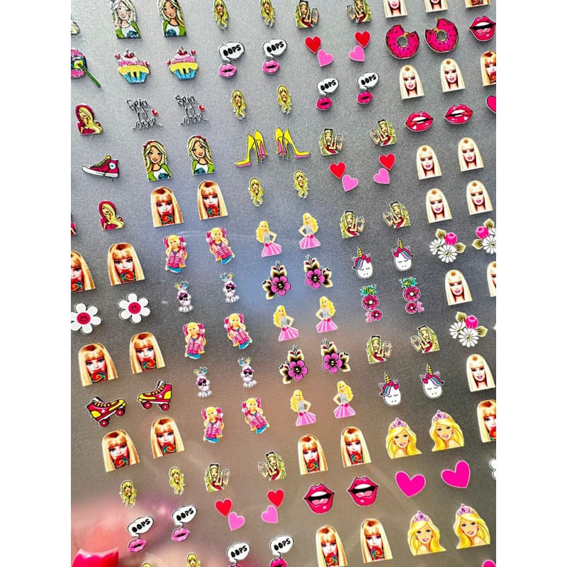 Mega Cartelão com 280 Peliculas  BARBIE (140 pares Adesivo Unhas)
