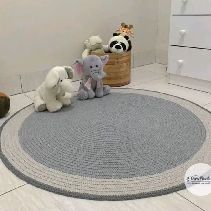 Tapete de Crochê com Pompons para Quarto do Bebê