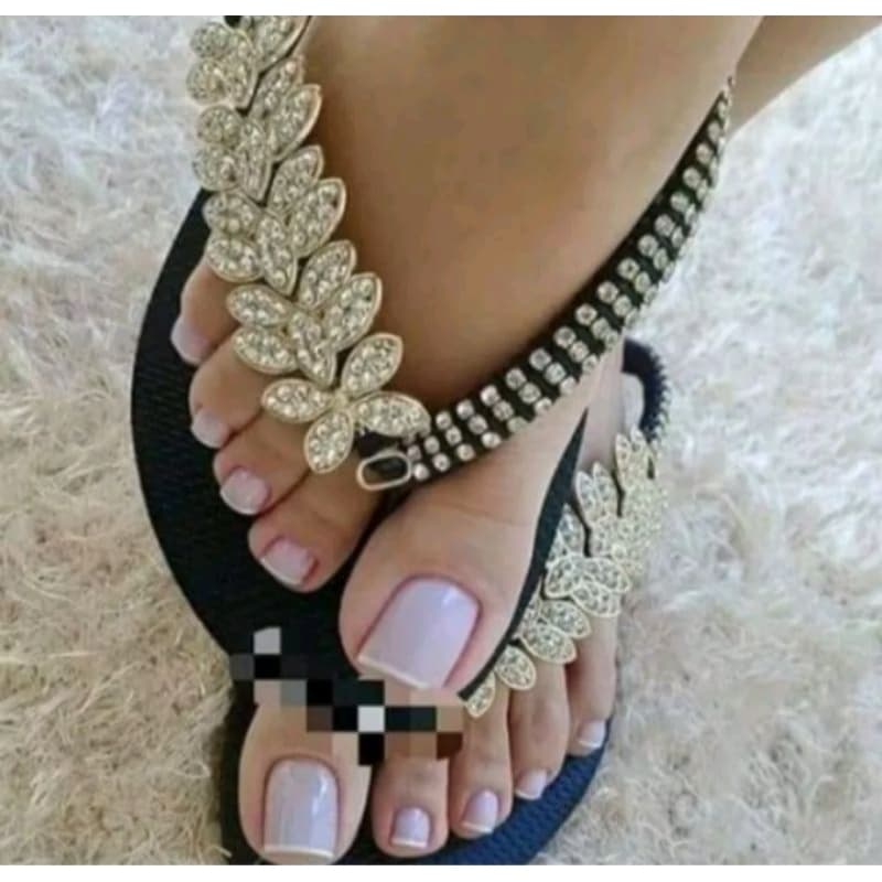 chinelo havaianas customizados decorado para noivas e madrinhas com folhagem