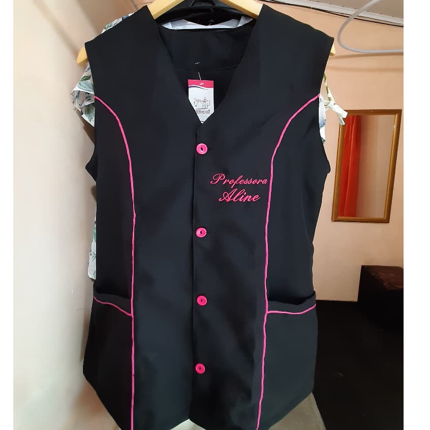 Jaleco feminino personalizado com nome bordado