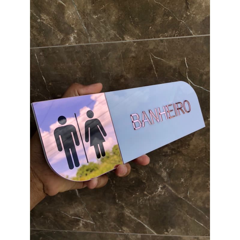 Placa de porta banheiro em acrílico espelhado e Mdf