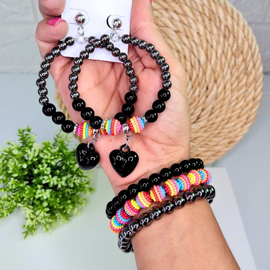 Brinco de Argola Grafite Coração, Com Pulseiras Em Elástico