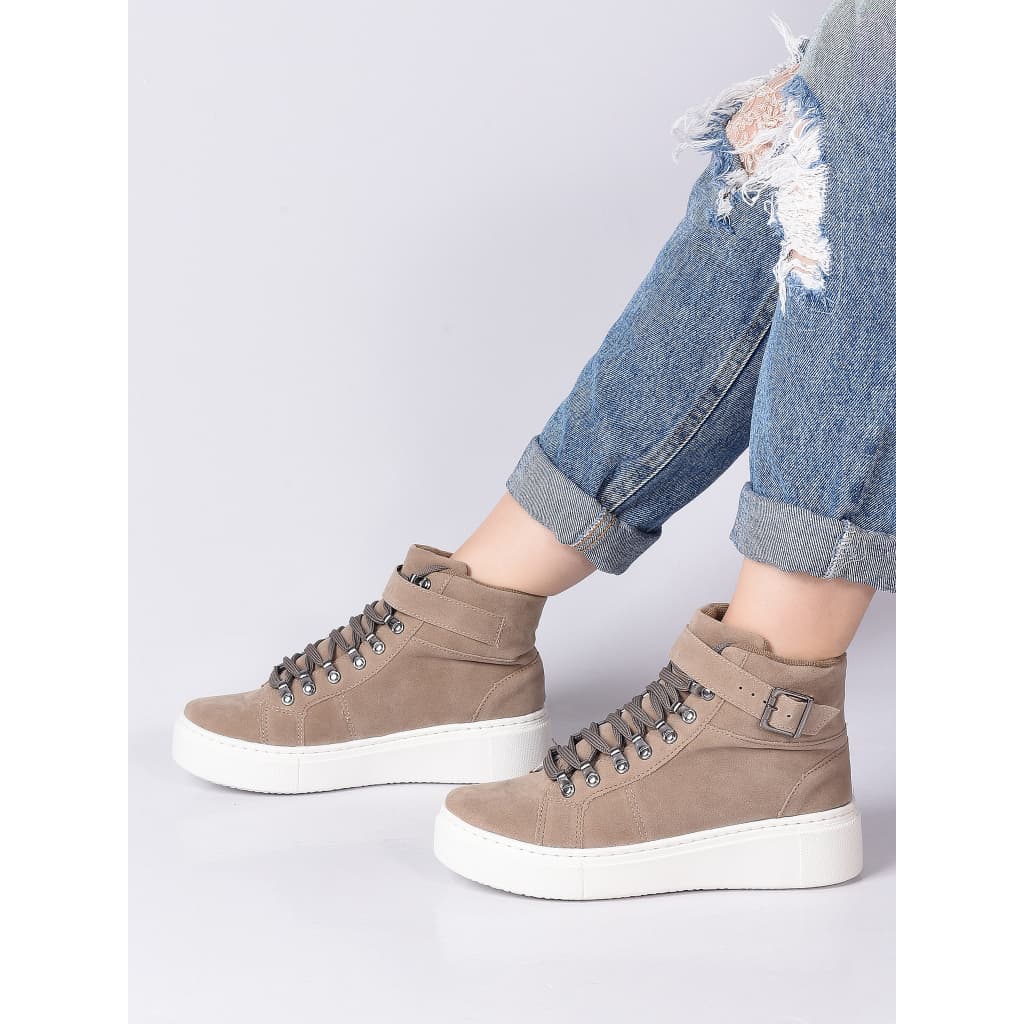 Tênis Botinha Feminino Cinza Solado Alto Fivela Cano Médio
