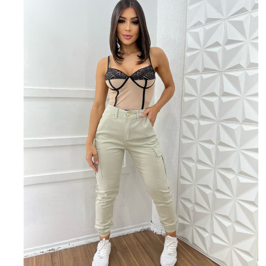 Calça Cargo Femenina Jogger Com Bolso Lateral Bege Com Lycra