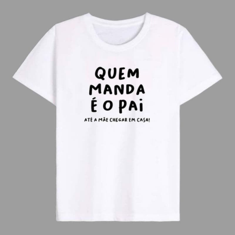 Camiseta Engraçada "Quem Manda é o Pai Até a Mãe Chegar" Presente dia dos Pais + Quadro Com 6 fotos
