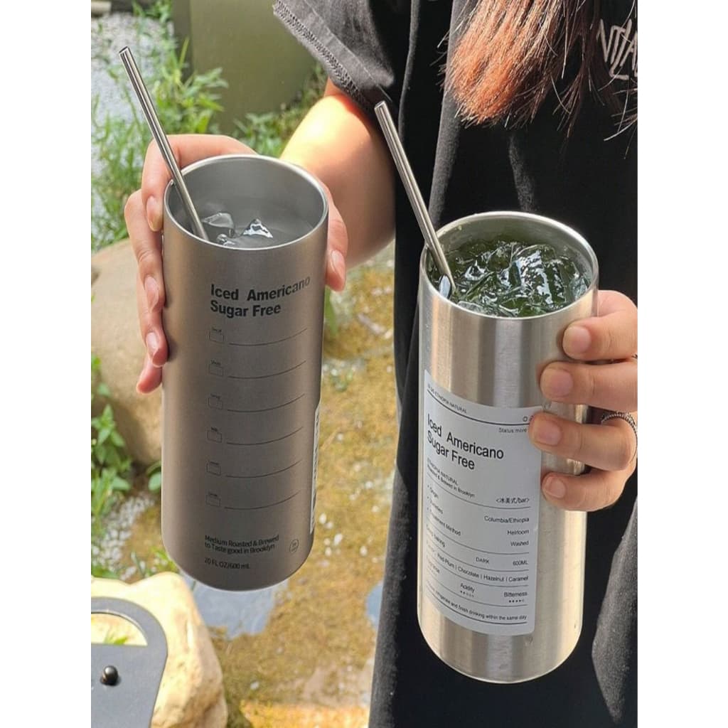 Copo de café americano em aço inoxidável com isolamento térmico copo prático para trabalho e acompanha canudo 600ML