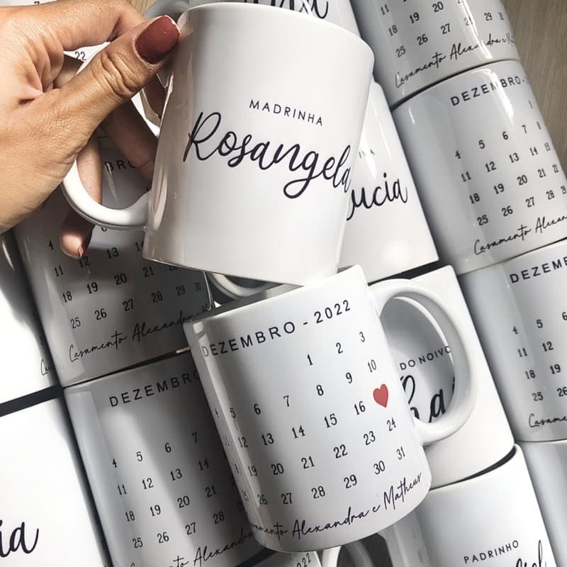 Caneca Personalizada Calendário de Porcelana para Casamento - Madrinha, Padrinho, Pais etc
