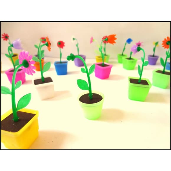 25 Mini Vasinho com Flor Material Plástico