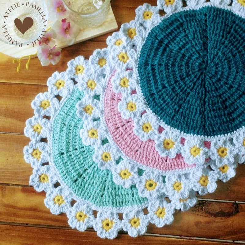 Sousplat crochê margaridas lugar americano 38x38cm para mesa posta em barbante