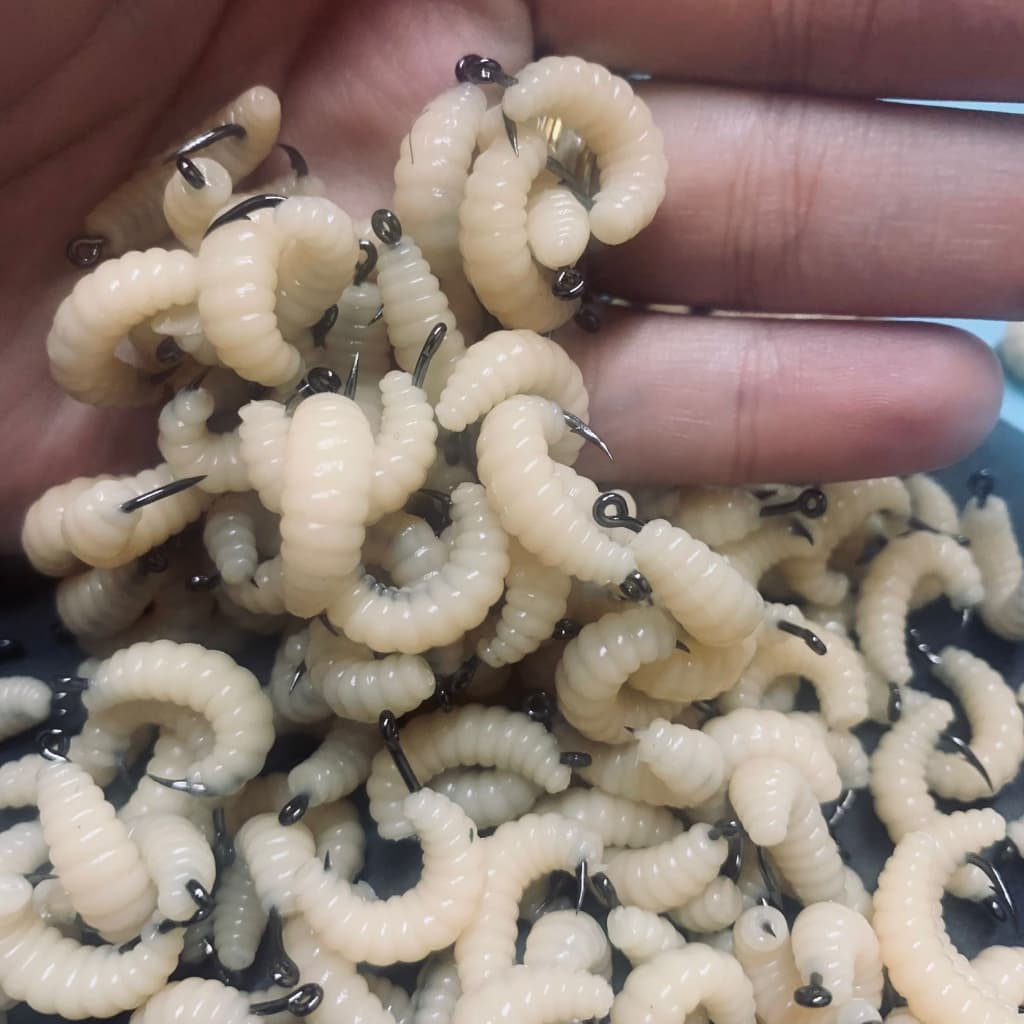 ISCA ARTIFICIAL PARA PESCA BICHO DA LARANJA MARFIM COM ANZOL PARA TILÁPIA
