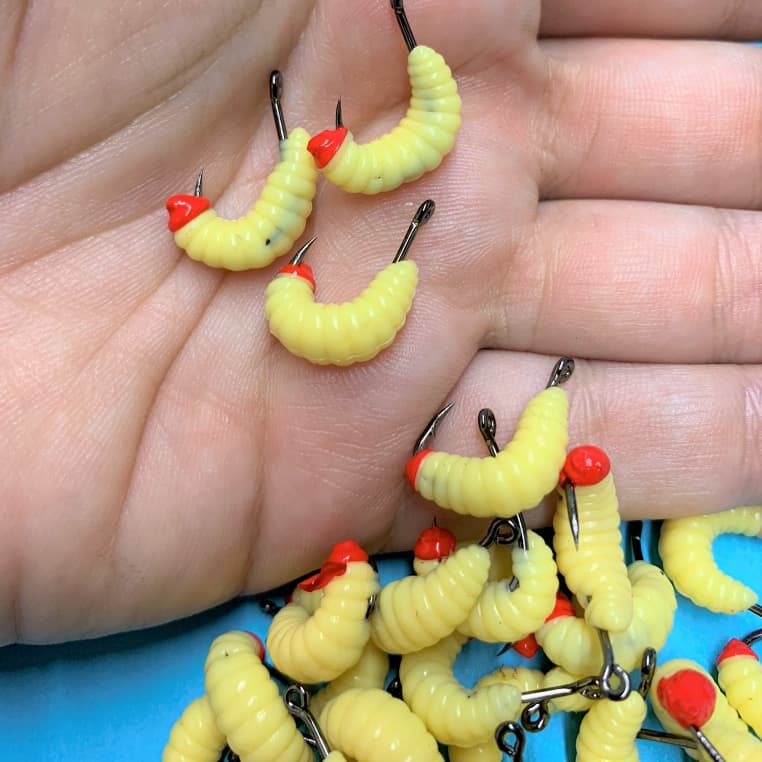 ISCA ARTIFICIAL PARA PESCA BICHO DA LARANJA BEGE E VERMELHO COM ANZOL PARA TILÁPIA