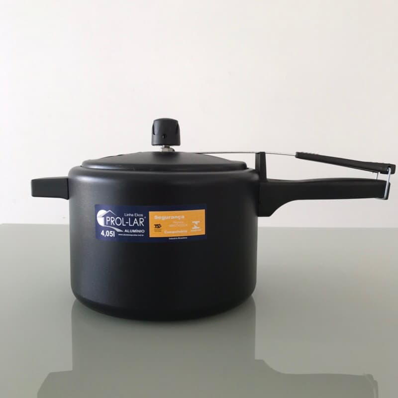 Panela de pressão 4,5 litros de excelente qualidade.