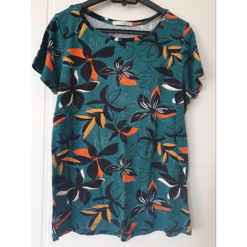 blusa yessica,cor verde estampada,  tamanho P.C&A.
96%viscose e 4% elastano. 
pouco usada
