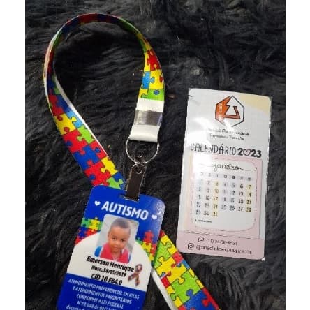 Crachá e Cordão - Autismo - TDAH - Fibromialgia - Necessidades Especiais + Cordão Estampado