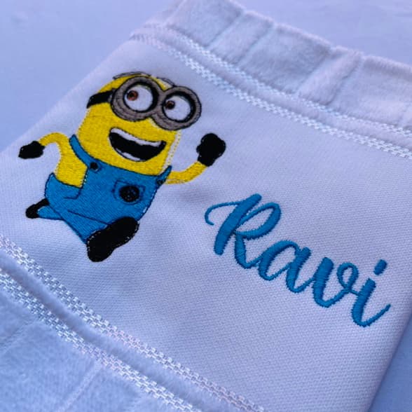 Toalha Bordada Personalizada Minnions