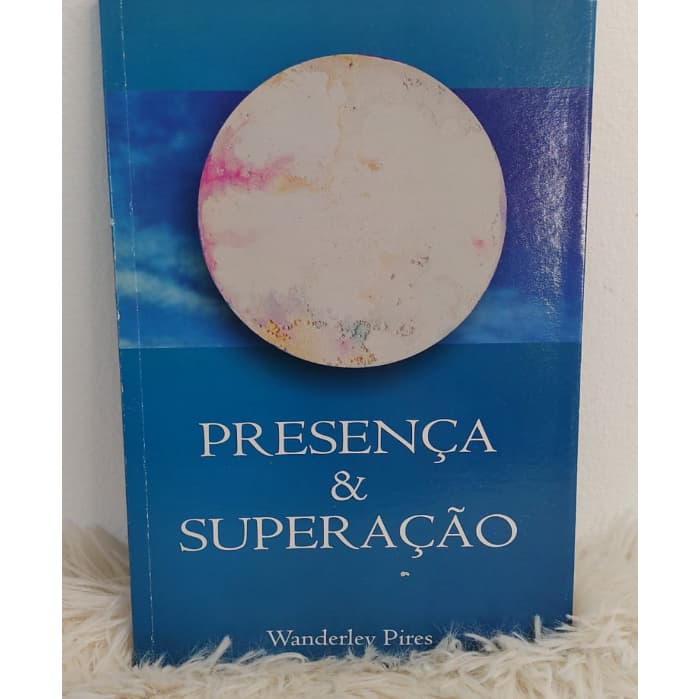 Presença e superação. Livros de capa comum Autor Wanderley Pires