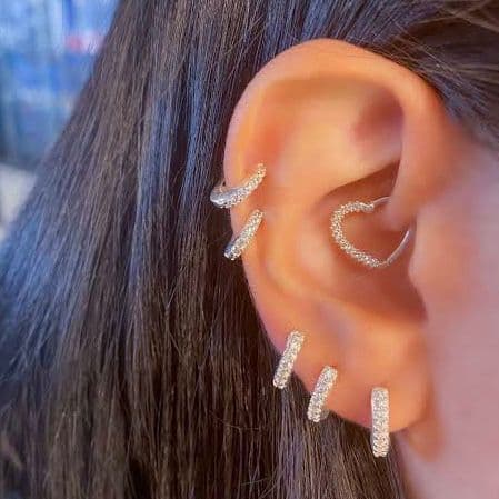 Piercing de Orelha Deith Coração Strass Cravejado direito e esquerdo