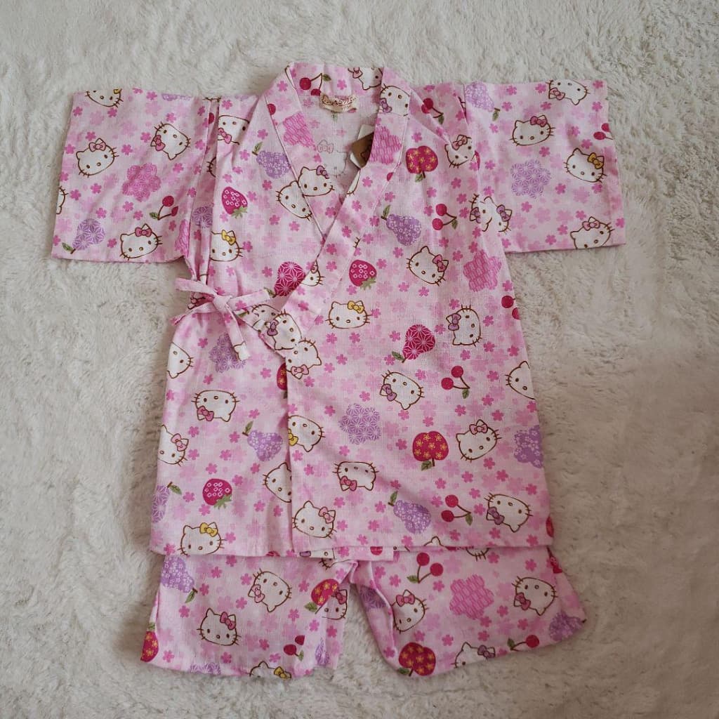 Kimono Estilo Japonês Conjunto Infantil Personagem Hello Kitty.