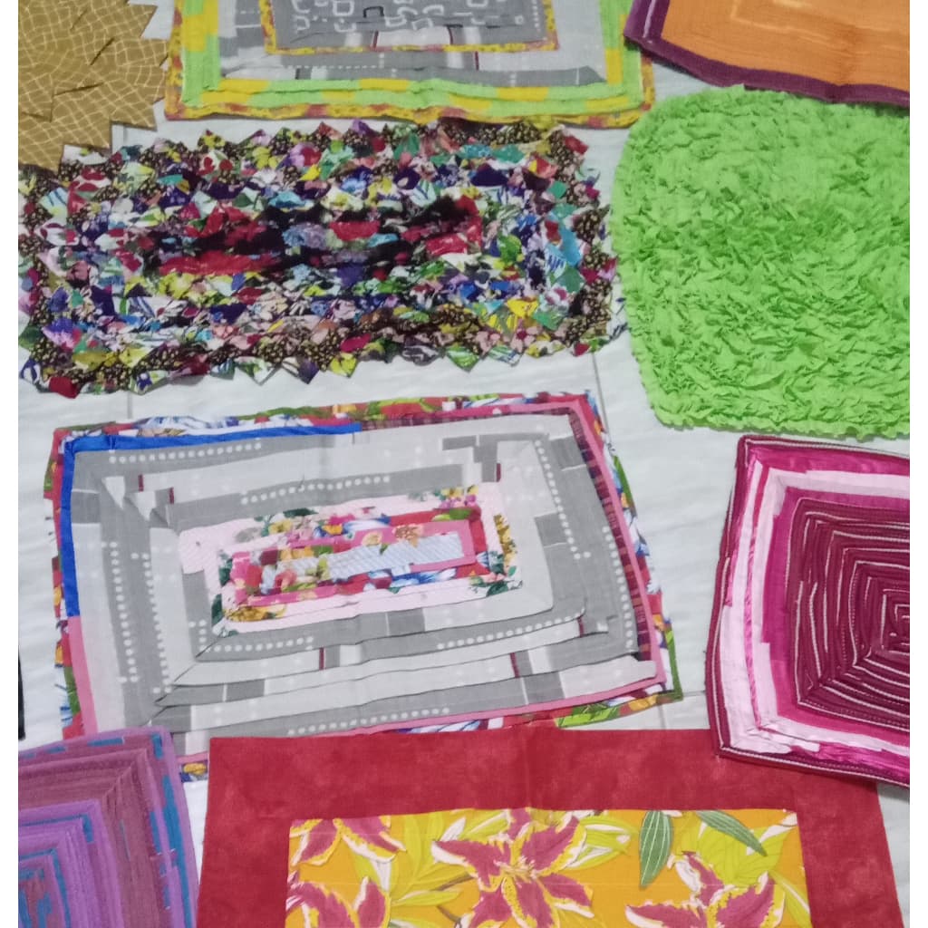 Kits 3 peças tapetes surtidos, artesanais para cozinha, banheiro ,ou quarto 33x52