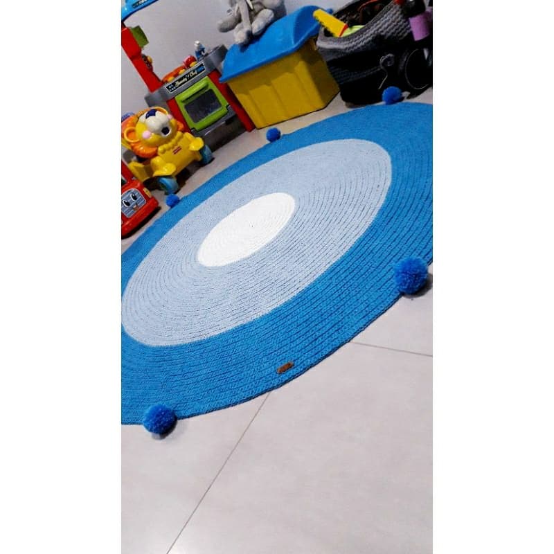 Tapete de croche a pronta entrega/ Tapete com pompom/ Tapete azul/ Tapete para quarto/ Tapete redondo/ Decoração de quarto infantil/ decoração de bebe/