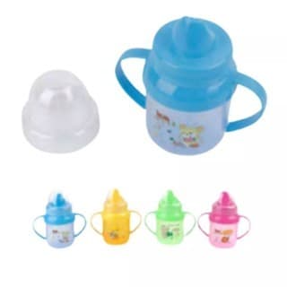 Copo infantil de plàstico com bico tampa e alça diversas cores