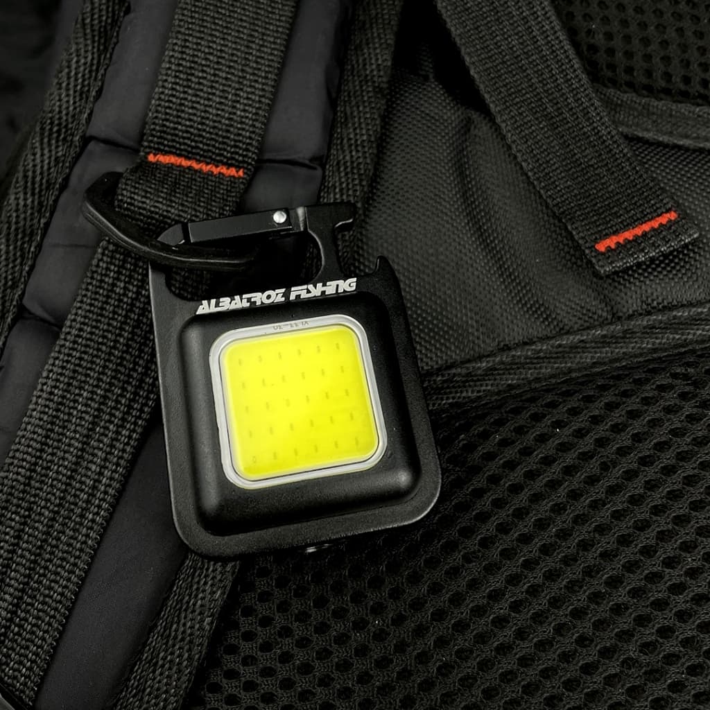 Lanterna Led Recarregável USB 30 Leds Abridor de Garrafa e Imã