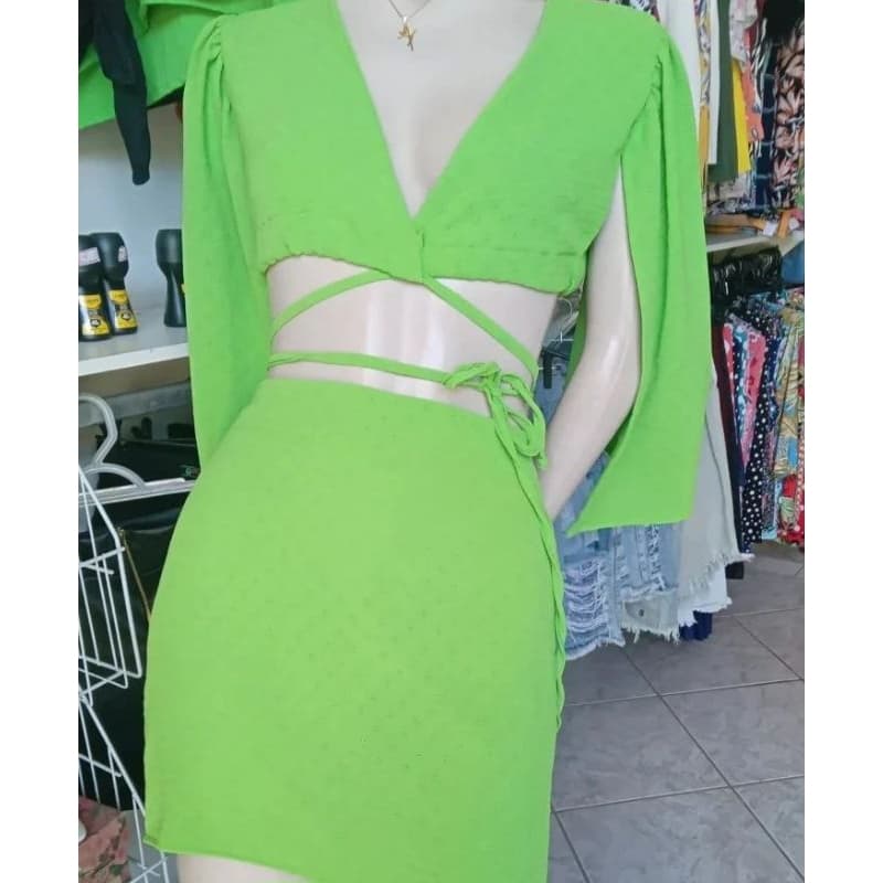 Conjunto de cropped e saia verde lima
