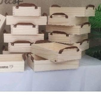 kit atacado com 10 caixas de.madeira pinus com alça de couro.