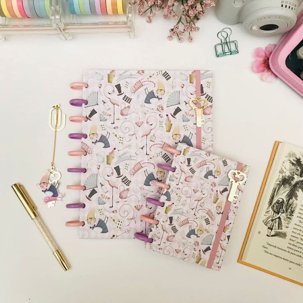 Caderno De Disco - Alice no País das Maravilhas (Caderno Inteligente com Folhas Decoradas) - Tamanho A5 (21.4 x 15.8 cm)