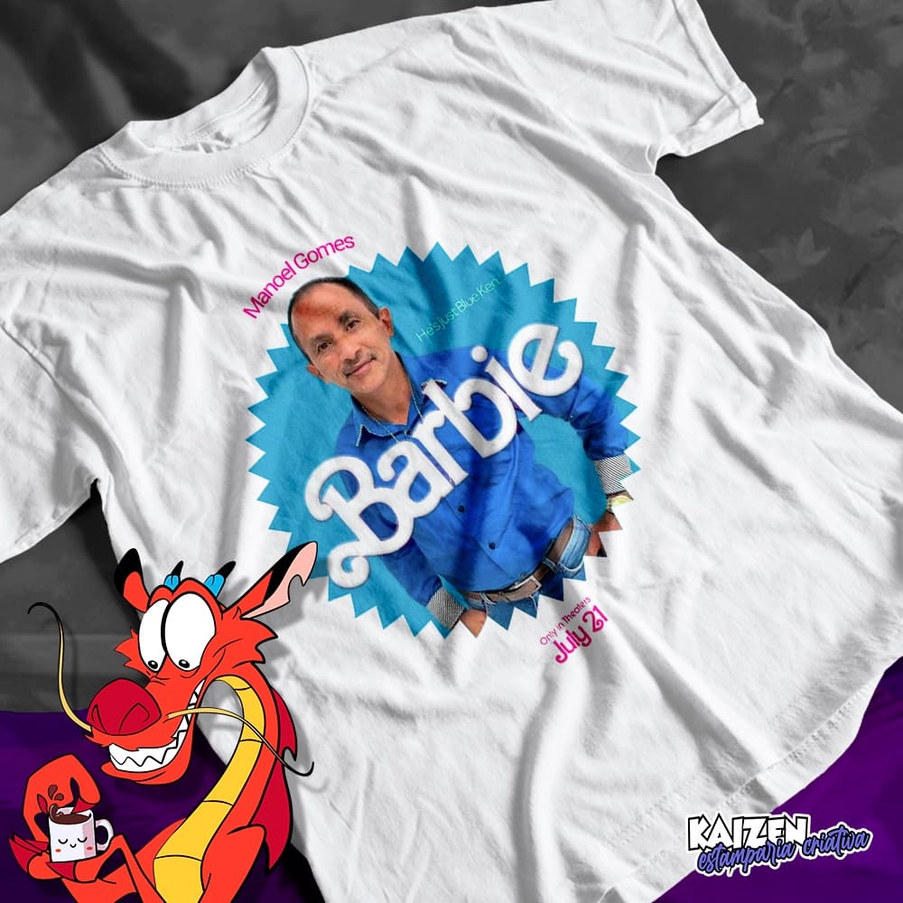 Camiseta Meme - Manoel Tsé Gomes - Poster Barbie - Blue Ken - Anime - Poliéster