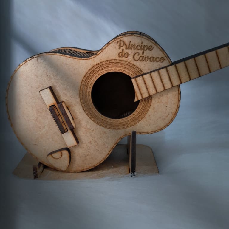 Miniatura Cavaquinho com Nome gravado - Enfeite Decorativo Cavaco de mesa com suporte Cavaco Pagode Samba Musica Violão