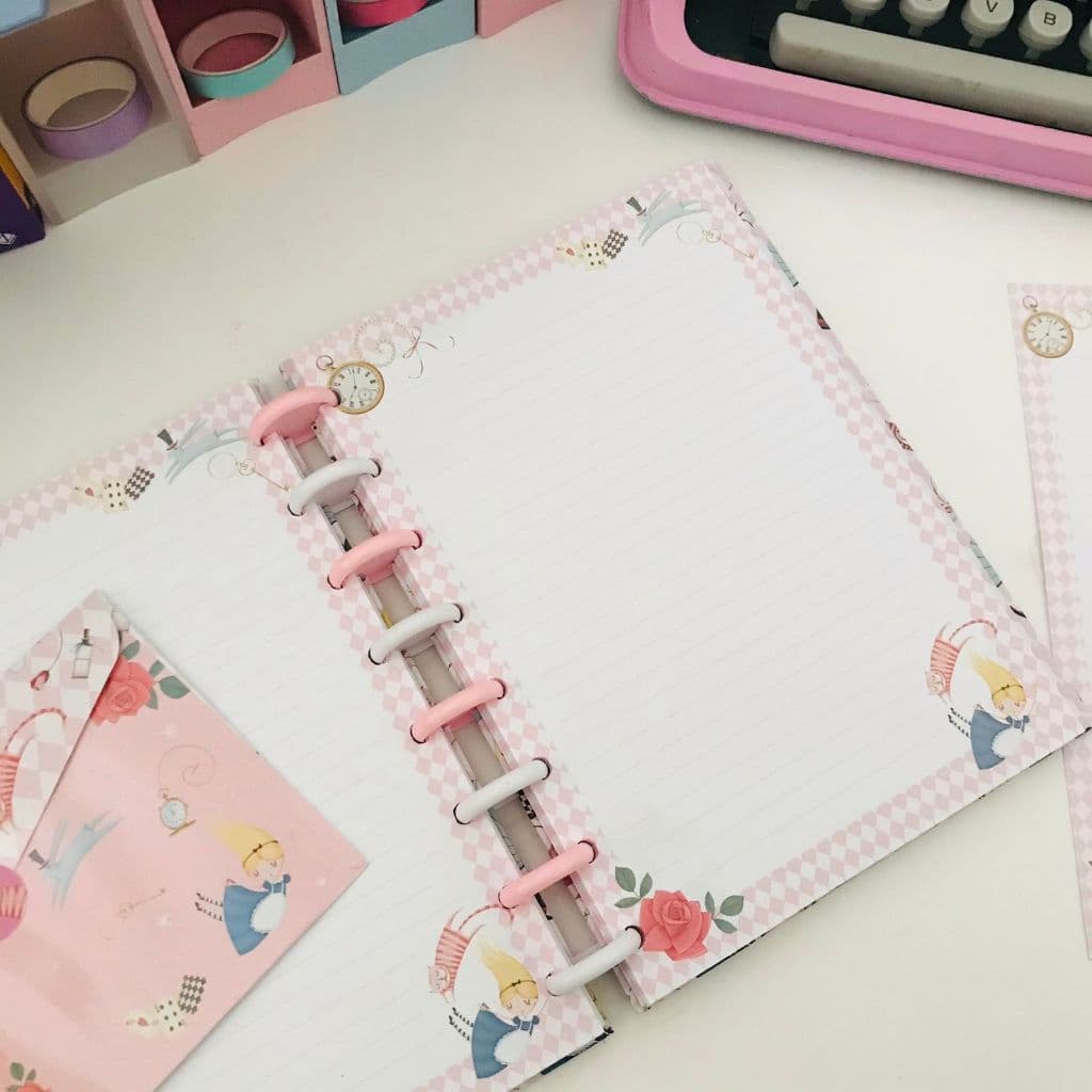 Refil Decorado Caderno de Disco - Alice no País das Maravilhas Pautado 120grs (COMPATÍVEL COM CADERNO INTELIGENTE)