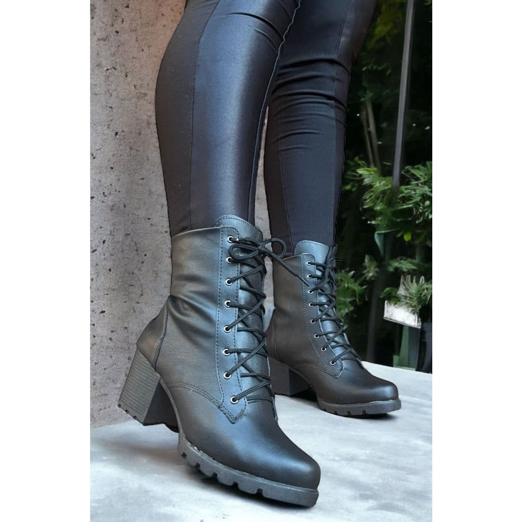 Bota 01.001 Feminina Coturno Salto MÉDIO Bota Macia Tratorada Feminina Cano Médio
