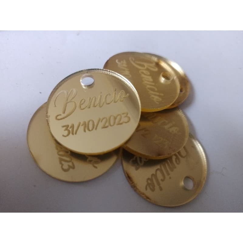 Kit com 10 tags de acrílico personalizadas.